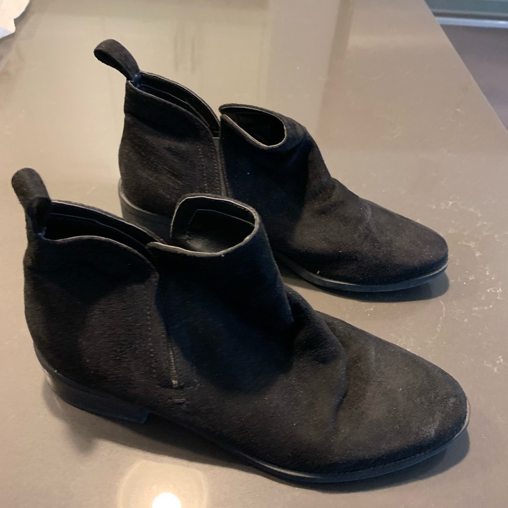 Steve Madden - gently used black  casual ankle boots looking for new home.